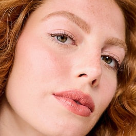 BENEFIT COSMETICS Mighty Fine Brow Pen - Penna sopracciglia con tre punte